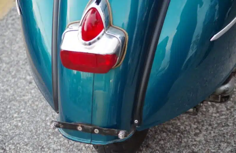 Découvrez les marques de voitures emblématiques de la Bretagne et leur riche histoire automobile