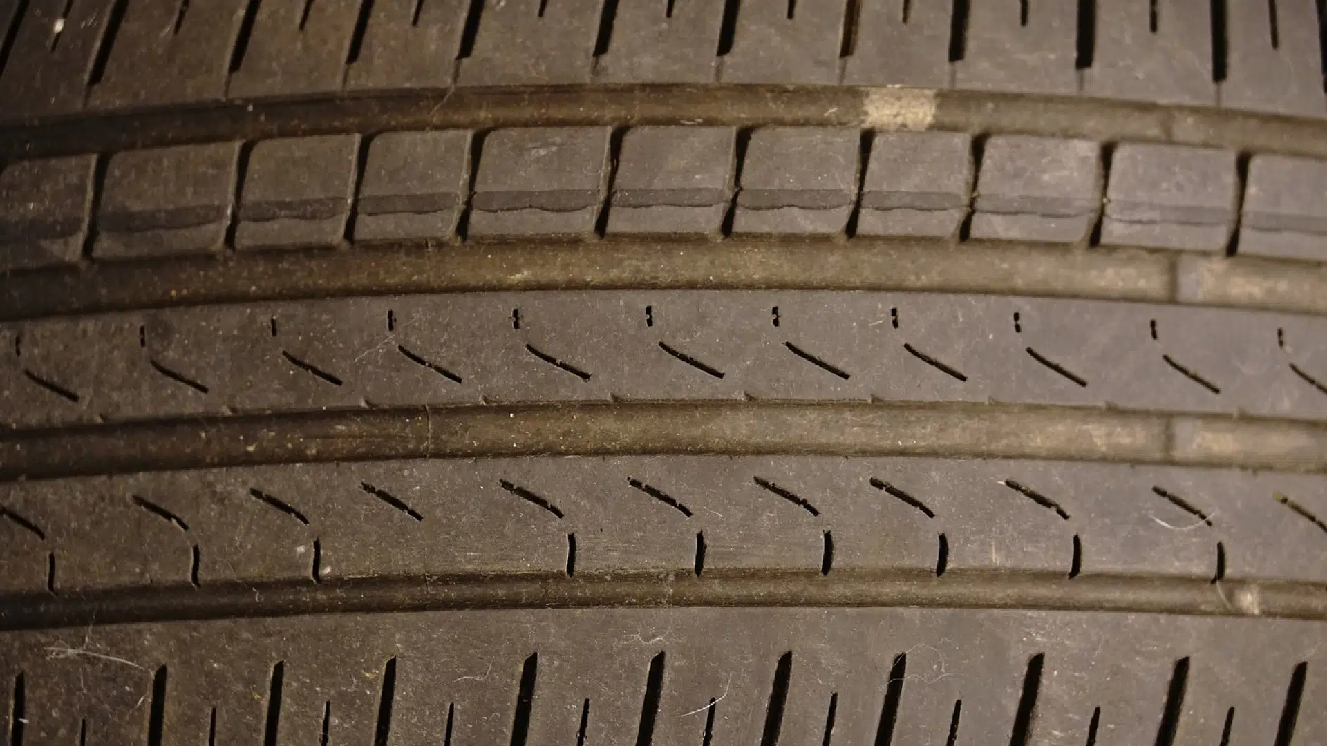 Deux ou quatre pneus hiver pour un véhicule ?