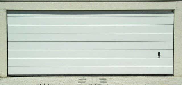 Comment lubrifier une porte de garage sectionnelle ?