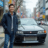 Homme japonais avec Skyline GTR en ville dynamique