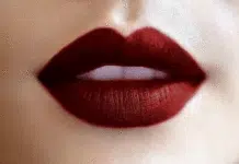 Quel rouge à lèvre avec une robe bleu roi ?