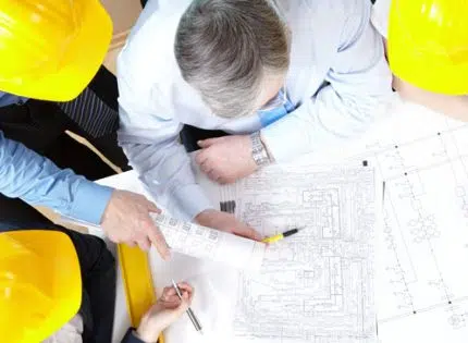 Devenir chef de chantier : étapes clés et conseils essentiels