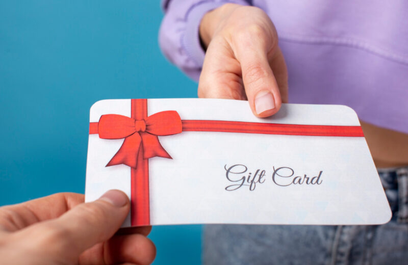 Pourquoi choisir une carte cadeau en ligne pour vos proches ?